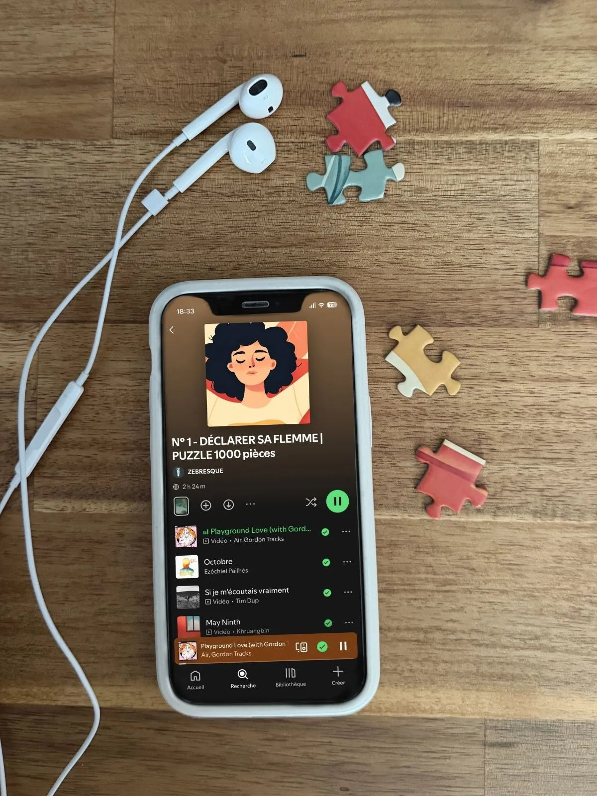 Playlist Spotify imaginée pour accompagner un puzzle adulte ZEBRESQUE. Une ambiance calme et contemplative entre écouteurs, morceaux de puzzle et besoin très spécifique de ne parler à personne pendant deux heures.